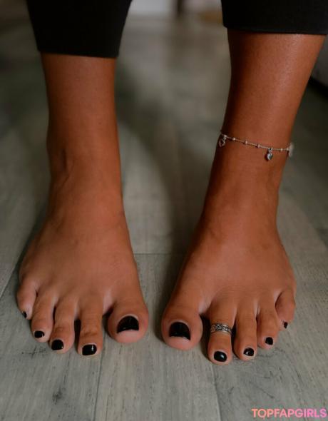 Feetloretta nude leaked OnlyFans photo #67