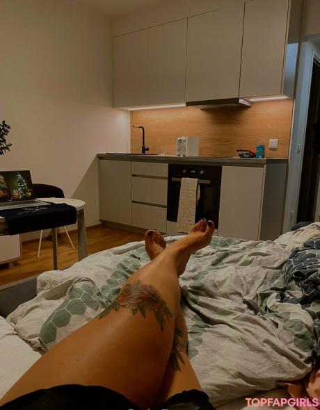 Feetloretta nude leaked OnlyFans photo #9