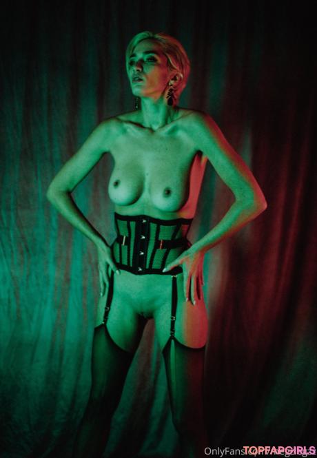 Megzlegzz nude leaked OnlyFans photo #6
