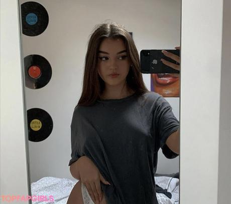 Emilie nude leaked OnlyFans photo #5