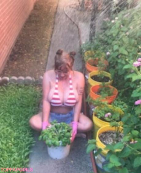 Julie nude leaked OnlyFans photo #8