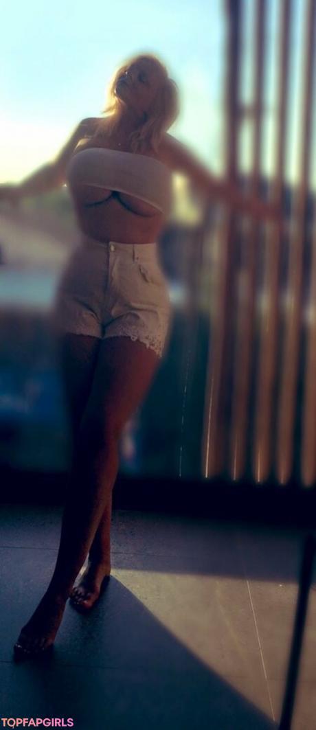 Julie nude leaked OnlyFans photo #11