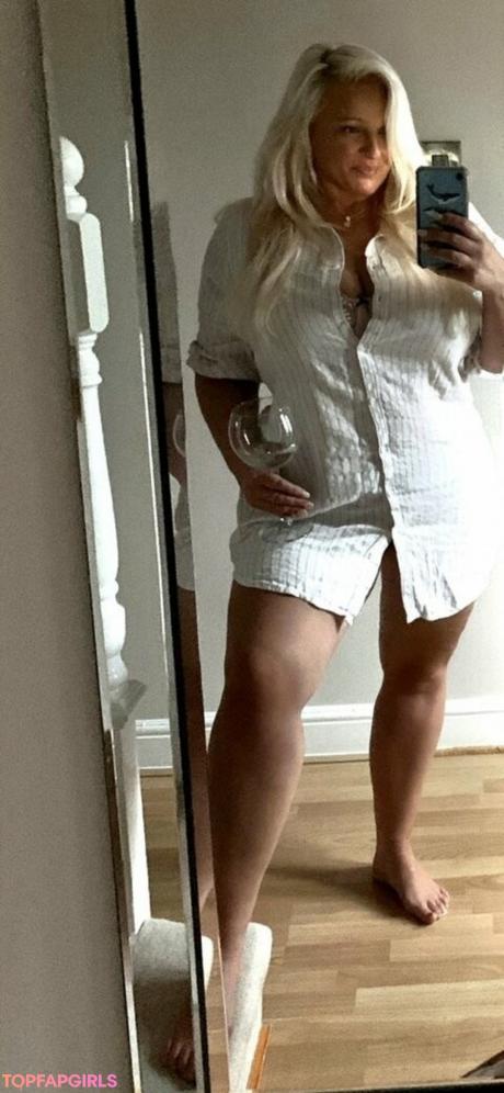 Julie nude leaked OnlyFans photo #79