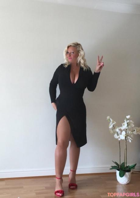 Julie nude leaked OnlyFans photo #85