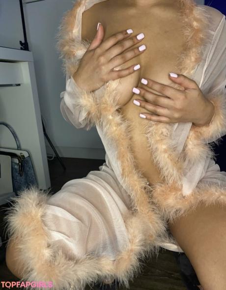 Kuwait nude leaked OnlyFans photo #82