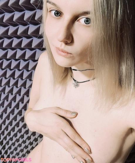 Vika_kisimiaka nude leaked OnlyFans photo #5