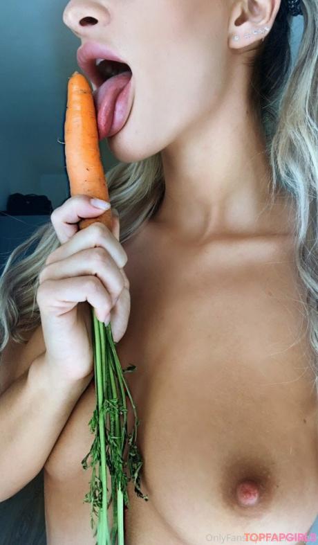 Dani nude leaked OnlyFans photo #28