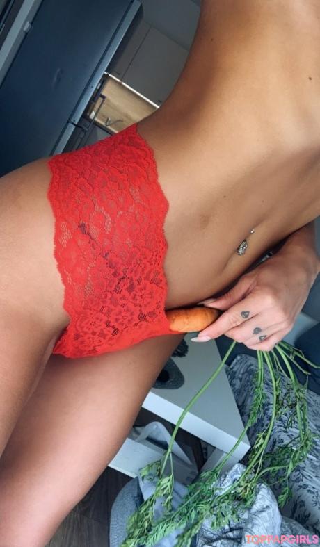 Dani nude leaked OnlyFans photo #8