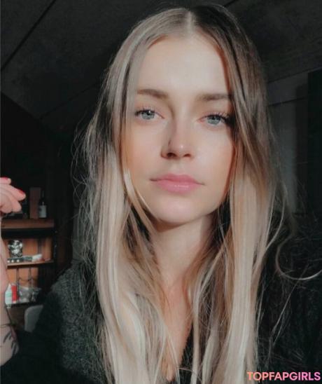 Emily nude leaked OnlyFans photo #8