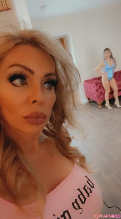 Nadiavalentine nude leaked OnlyFans photo #3