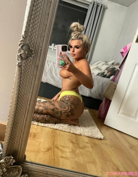 Niamh nude leaked OnlyFans photo #15