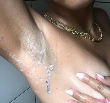 Julia nude leaked OnlyFans photo #1