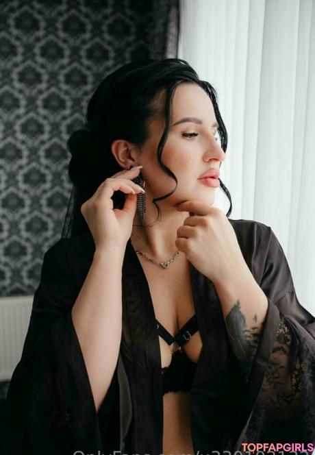 Lusty_queen nude leaked OnlyFans photo #12