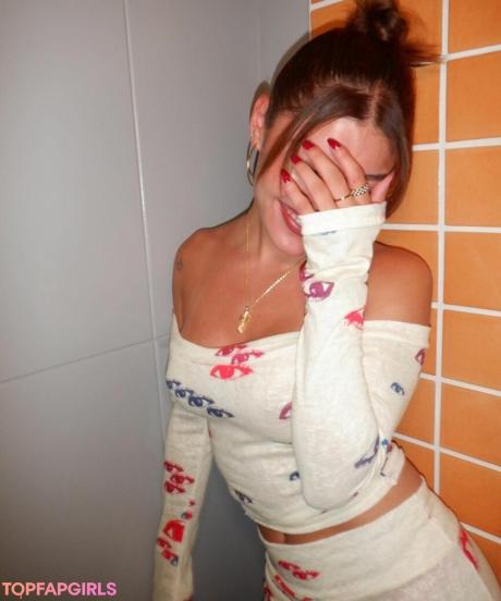 Sabrina nude leaked OnlyFans photo #5