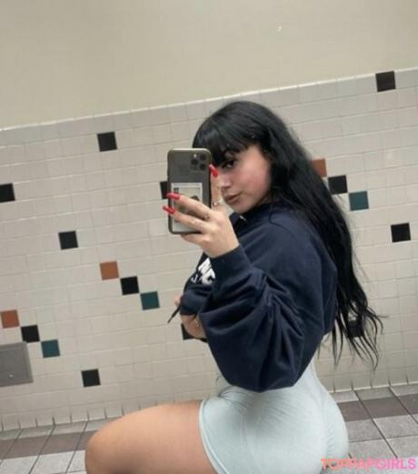 Vnikolee nude leaked OnlyFans photo #4