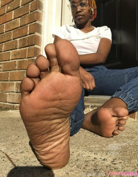 Littleebonyfeet nude leaked OnlyFans photo #2