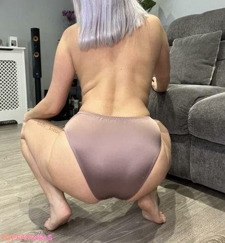 Lady nude leaked OnlyFans photo #5