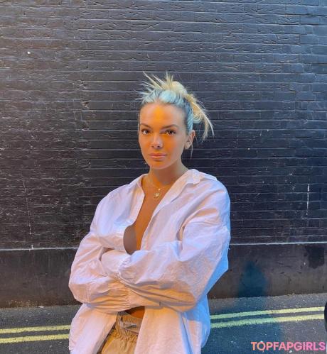Louisa nude leaked OnlyFans photo #2