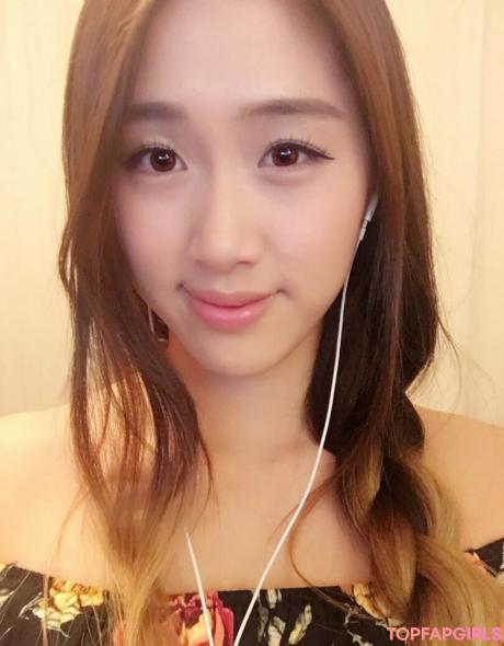 Yougelly nude leaked OnlyFans photo #38