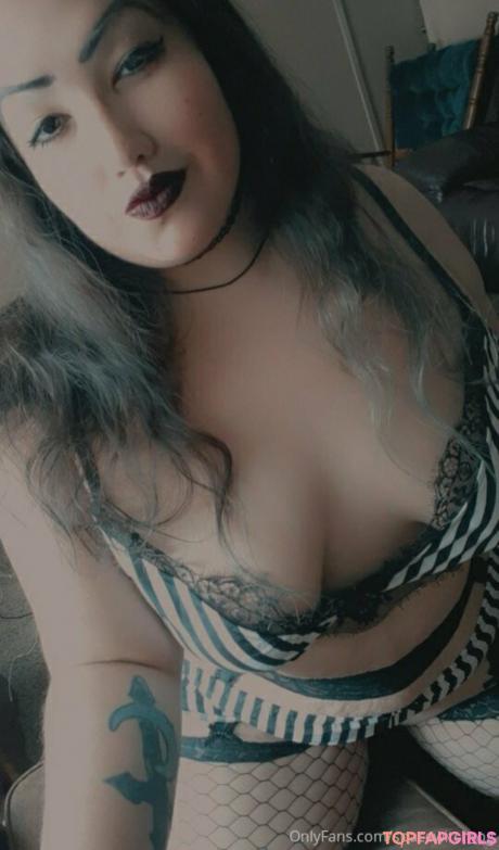 Spacevvitch666 nude leaked OnlyFans photo #16