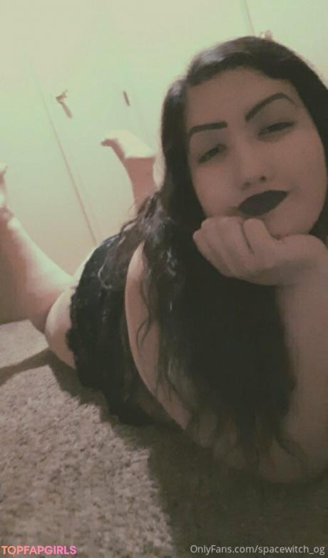 Spacevvitch666 nude leaked OnlyFans photo #40