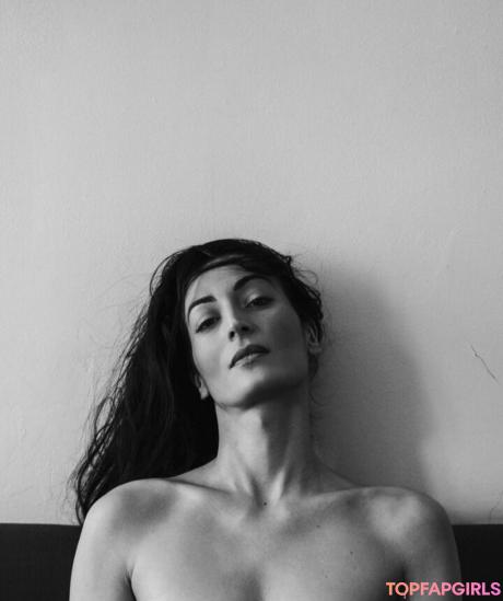 Laetitia nude leaked OnlyFans photo #12