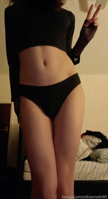 Silkiemoth95 nude leaked OnlyFans photo #3
