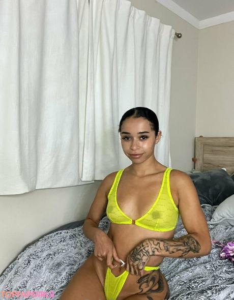 Queen nude leaked OnlyFans photo #5