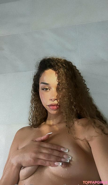 Queen nude leaked OnlyFans photo #6