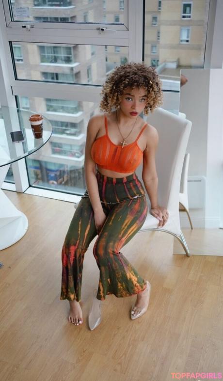 Kiara nude leaked OnlyFans photo #5