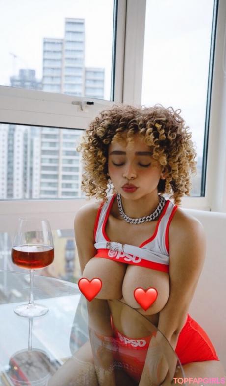 Kiara nude leaked OnlyFans photo #9
