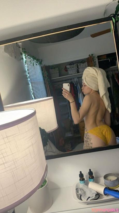 Maddiry14 nude leaked OnlyFans photo #7