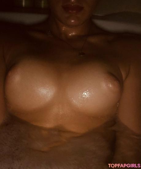 Lucy nude leaked OnlyFans pic