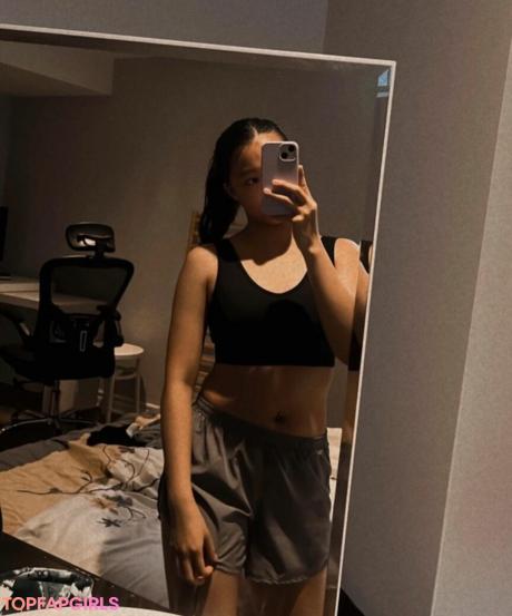 Queenbaddii nude leaked OnlyFans photo #5
