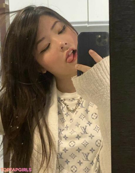 Julia nude leaked OnlyFans photo #27