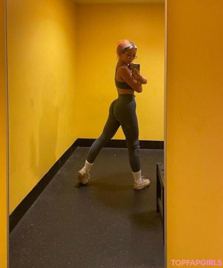 Hollyliangg nude leaked OnlyFans photo #7