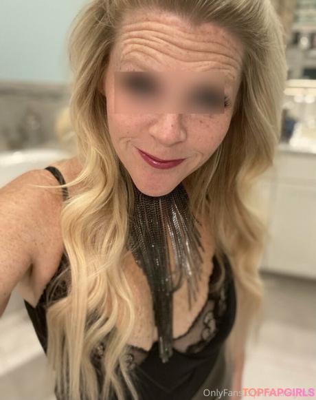 Aclassymilf nude leaked OnlyFans photo #1