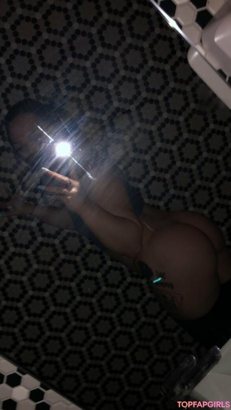 Misstinyangel nude leaked OnlyFans pic