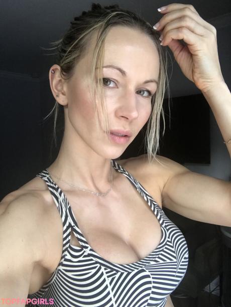 Zuzka nude leaked OnlyFans photo #512