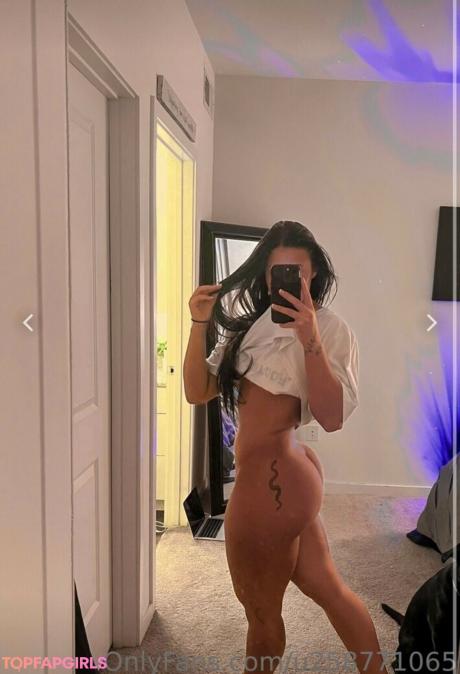 Hennyone nude leaked OnlyFans photo #1