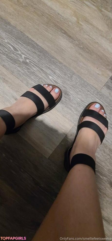 Smelliefeetsweetie nude leaked OnlyFans photo #14