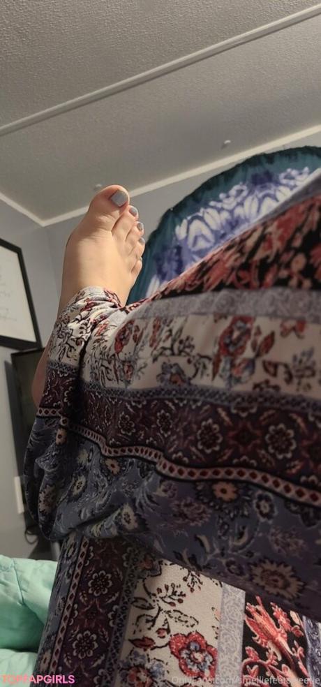 Smelliefeetsweetie nude leaked OnlyFans photo #15