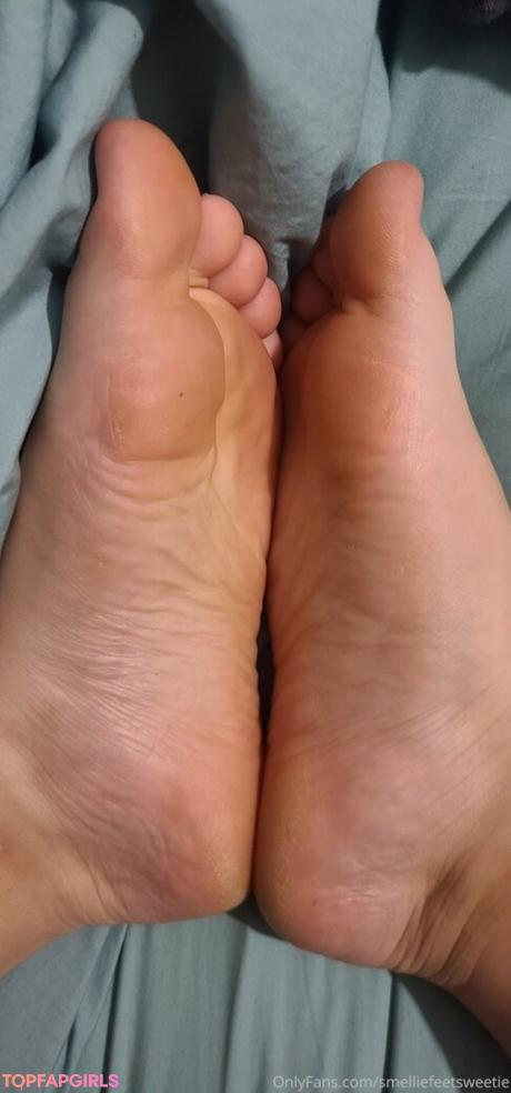 Smelliefeetsweetie nude leaked OnlyFans photo #32