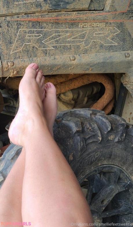 Smelliefeetsweetie nude leaked OnlyFans photo #43