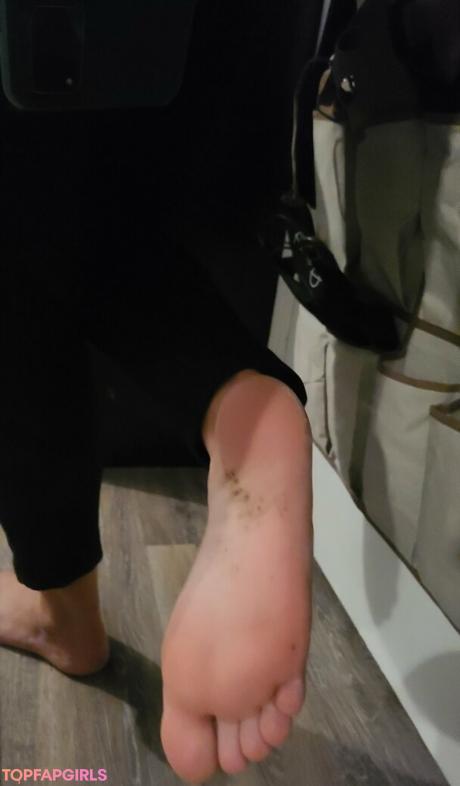 Smelliefeetsweetie nude leaked OnlyFans photo #50
