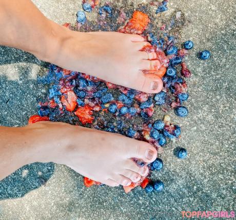 Smelliefeetsweetie nude leaked OnlyFans photo #88