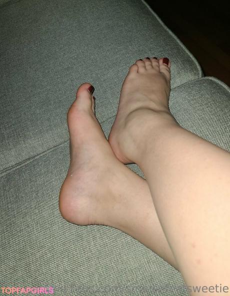 Smelliefeetsweetie nude leaked OnlyFans photo #95