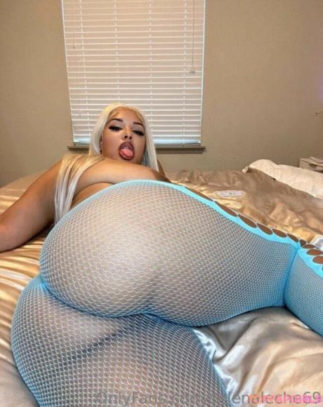 Selenaleche69 nude leaked OnlyFans photo #2