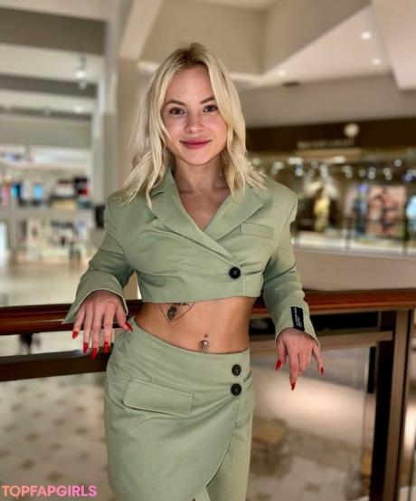 Alexamalbec nude leaked OnlyFans photo #6
