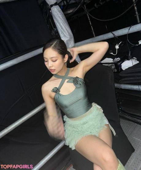 Jennie nude leaked OnlyFans photo #415